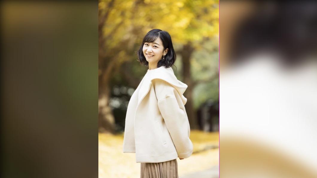 宮內廳放出了佳子公主的最新近況照片,她回眸一笑,表情十分甜美。(圖/翻攝自宮內廳網站)