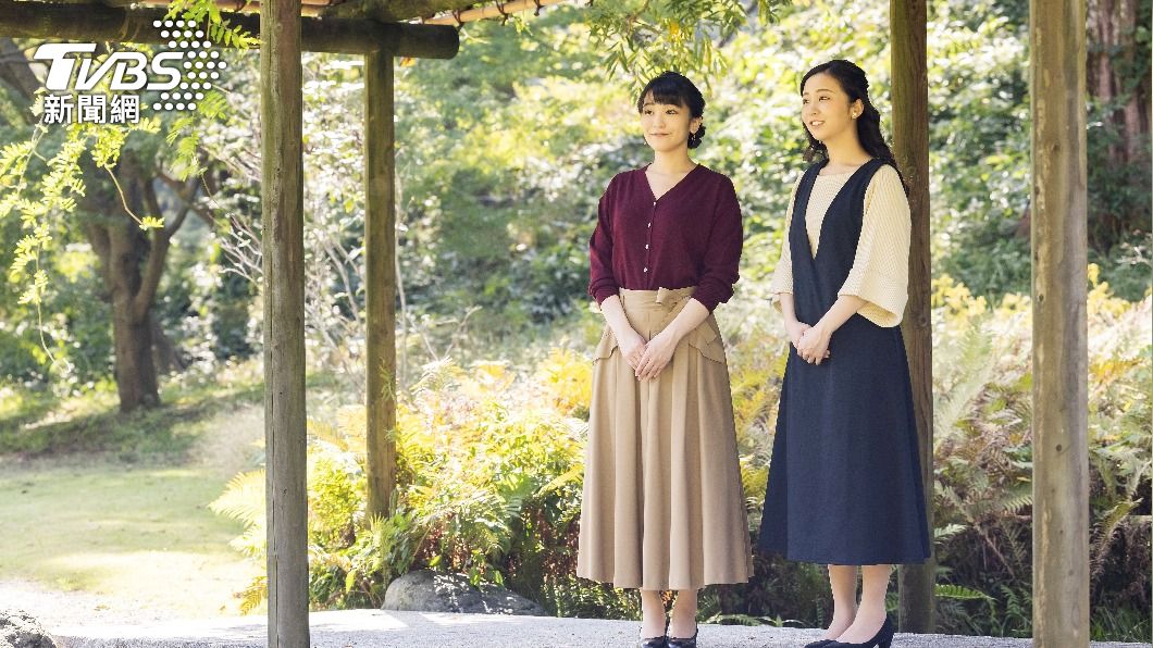 佳子公主(右)與姊姊真子公主(左)關係十分好。(圖/達志影像路透社)