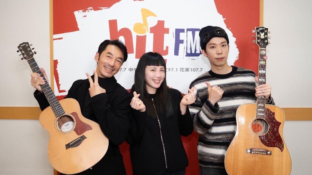 李李仁（左）被封為許願大師，想唱歌時恰巧李晉瑋（右）邀約上門，讓魏如萱羨慕不已。（圖／Hit Fm聯播網提供）