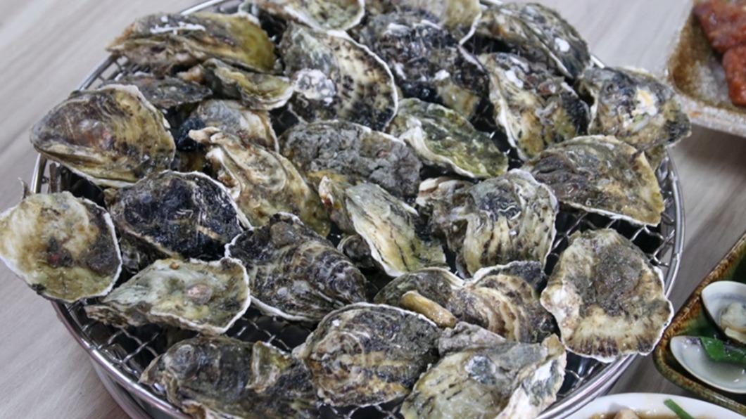 店家的蚵仔都是現洗現烤現料理。(圖/花露露 の花花世界提供)