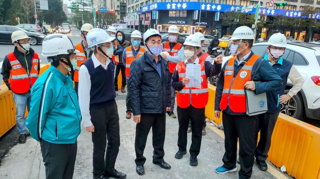 馬路還給民眾跨年 蔣市府退大巨蛋圍籬、鋪平馬路