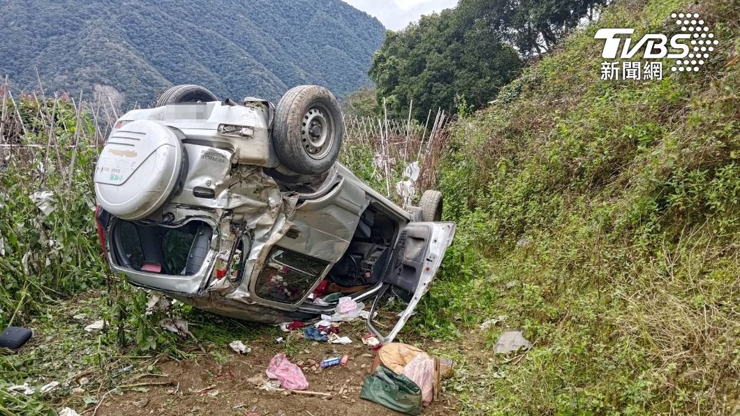台東霧鹿林道驚傳翻車 「墜3米深農田」2人無生命跡象