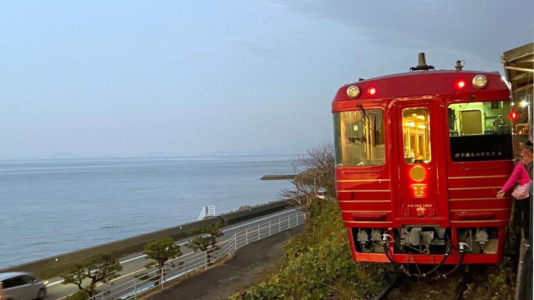 在神隱少女場景下車 用「3大觀光列車」深度玩日本