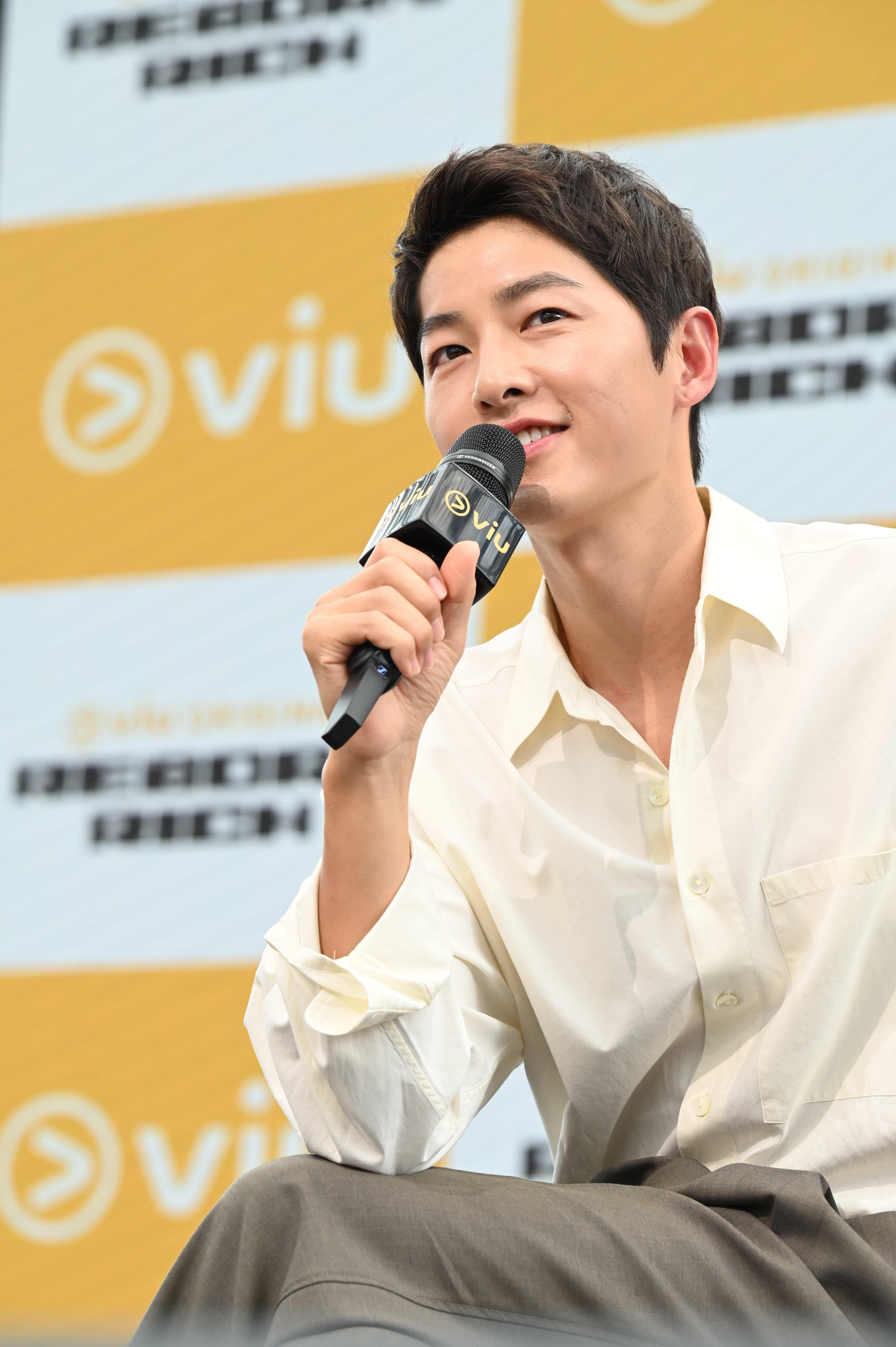 宋仲基參與新加坡記者會,回國時被直擊凱蒂也在身旁。(圖/friDay提供)
