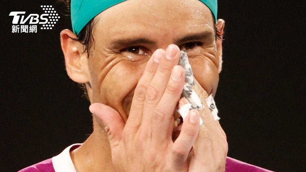 西班牙「蠻牛」納達爾(Rafael Nadal)在澳網落後兩盤後逆轉勝,拿下生涯第21座大滿貫冠軍。(圖/達志影像路透社)