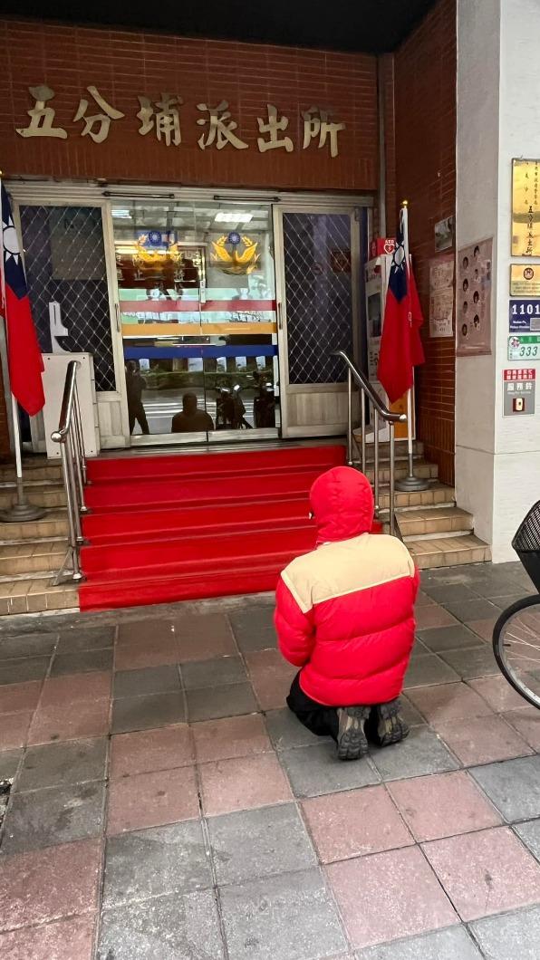 民眾拍下照片PO網引起熱議。（圖／Facebook路上觀察學院）
