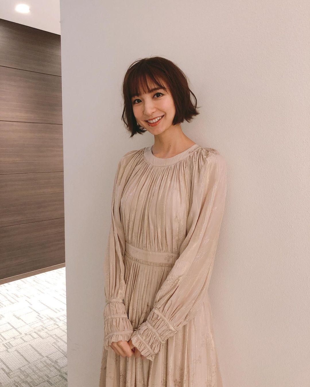 篠田麻里子爆出出軌新聞後,清純的「媽媽藝人」形象全毀。(圖/翻攝自篠田麻里子IG)