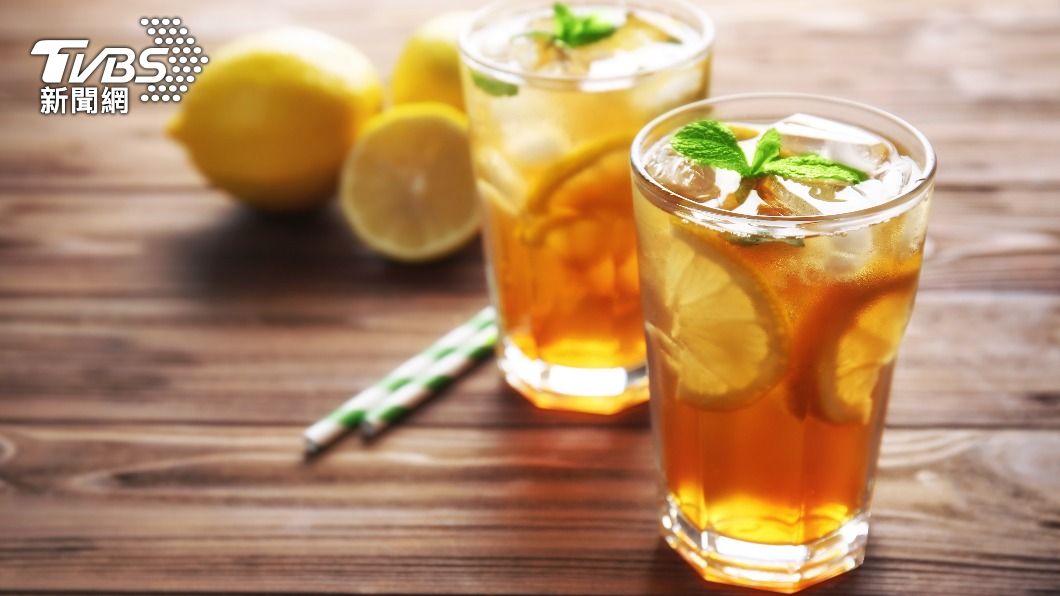 水、無糖飲料可以取代碳酸飲料、含糖飲料。（示意圖／Shutterstock達志影像）