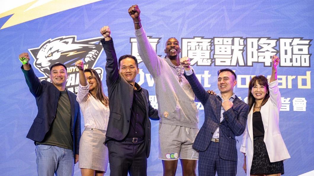 霍華德加盟記者會。（圖／翻攝自桃園永豐雲豹職業籃球隊 Taoyuan Leopards臉書）
