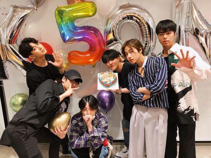 iKON曾發生前成員B.I吸毒問題,不過有許多好歌。(圖/翻攝自iKON IG)