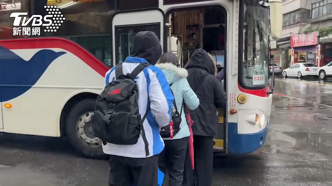 5萬薪徵嘸人！客運R線喊卡　改遊覽車載客