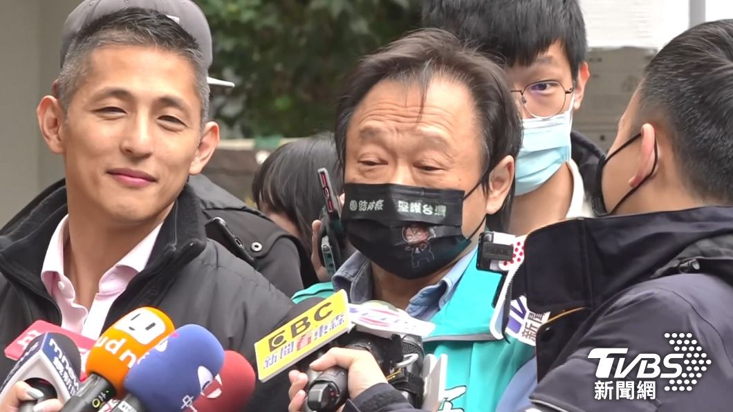 「花敬群在市議會早被轟出去」 王世堅轟:我會丟粉筆讓他罰站