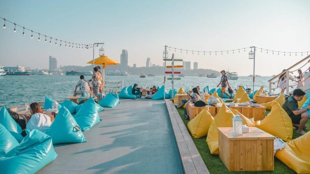不同於一般咖啡廳的「Tappia Floating Cafe」,直接帶你出海。(圖/Tappia Floating Cafe提供)