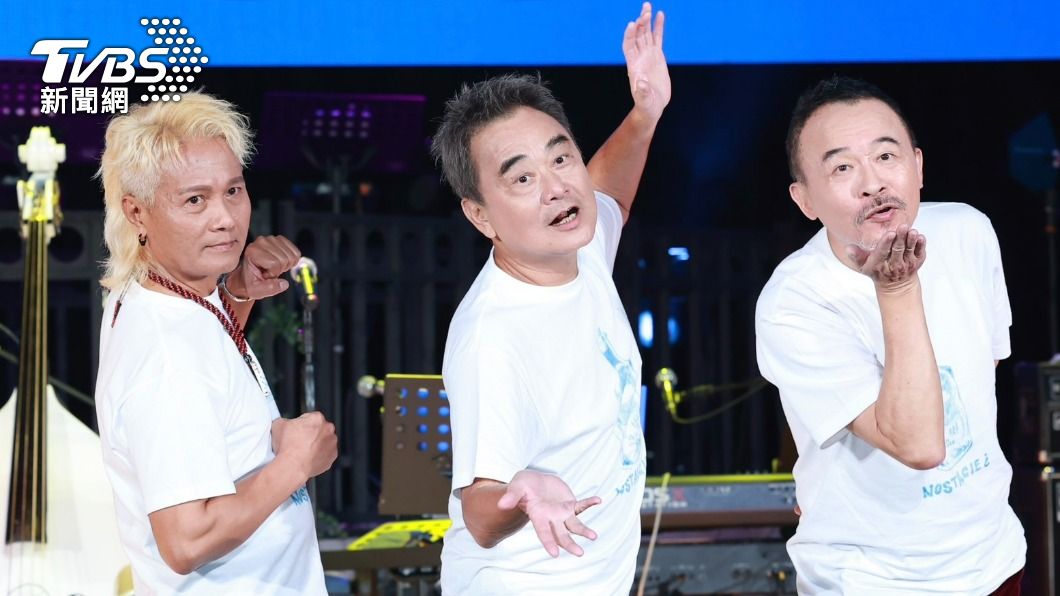 新寶島康樂隊今年獲頒金曲最佳演唱組合,不過陳昇(中)缺席典禮,他自招怕沒拿獎臉色不好看。(圖/黃城碩攝)