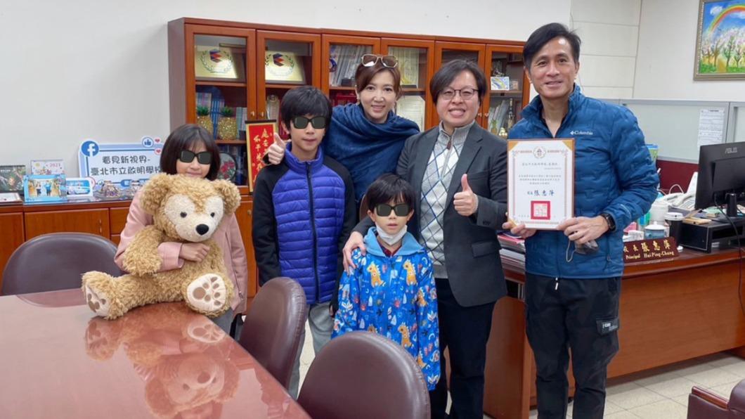 富豪尪飛台灣團聚！廖家儀一家五口為「這事」同框　她感動發聲