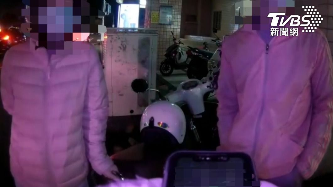 不禮讓行人被員警攔下(警方提供)