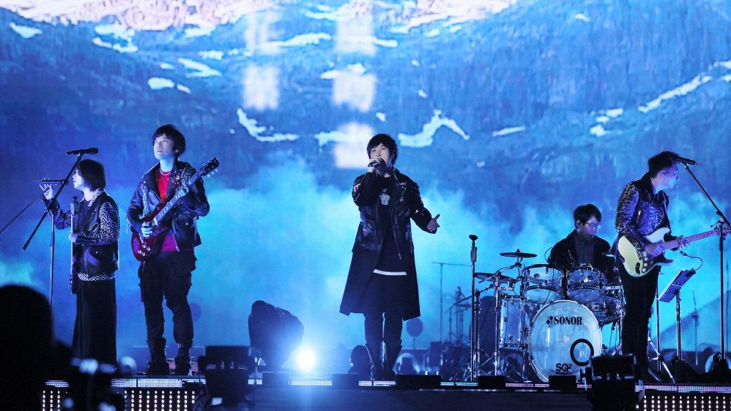 五月天演唱會超嗨!2兒聽到狂打呼 父嘆:門票很貴捏