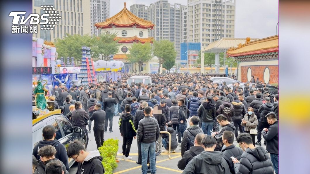 竹聯幫堂主母告別式 千名黑衣人到場