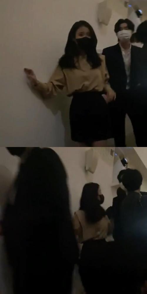 在妹妹的婚禮上,李鍾碩親自送走IU。(圖/翻攝自idolissue IG)