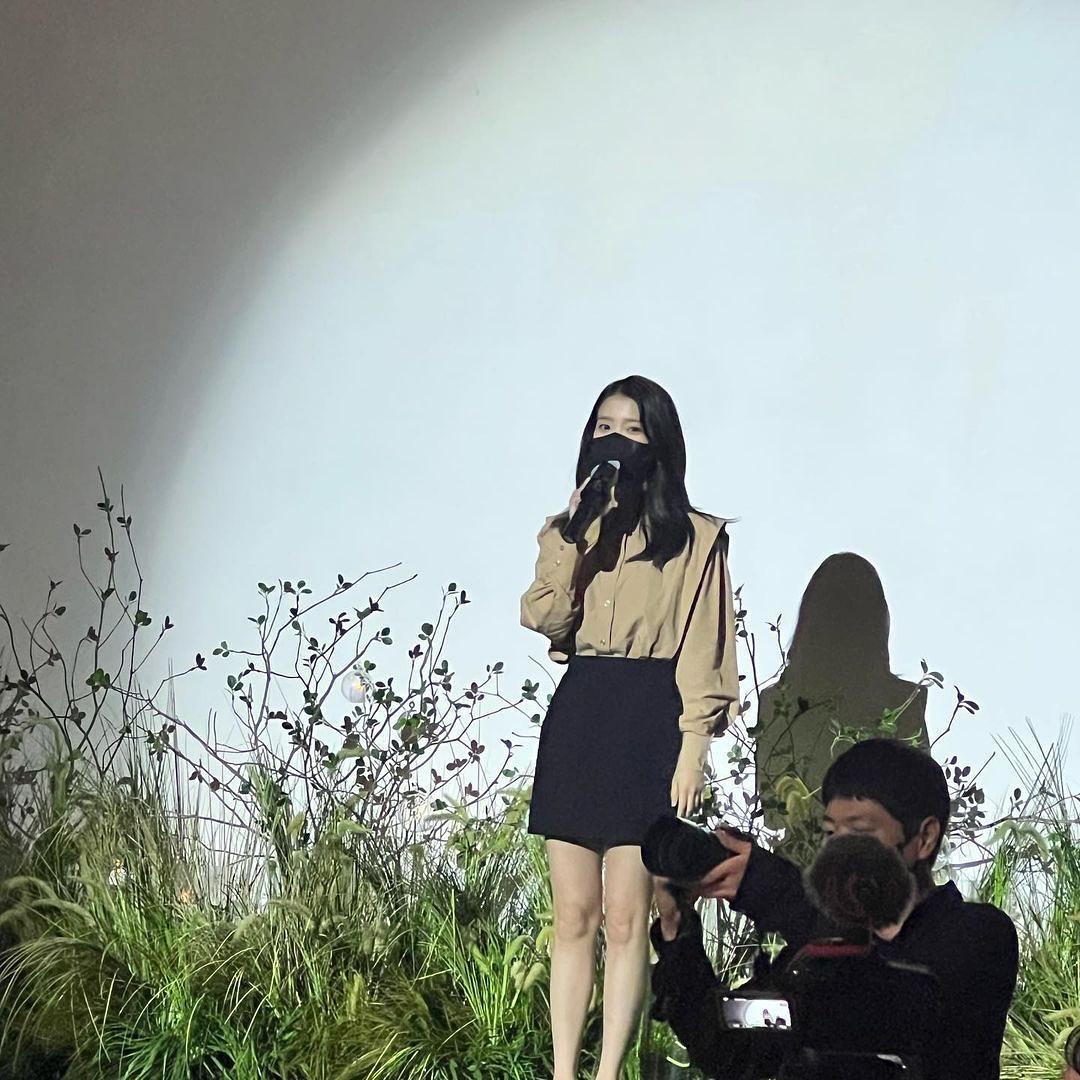 IU曾幫李鍾碩的妹妹在婚禮上唱祝福歌曲。(圖/翻攝自idolissue IG)