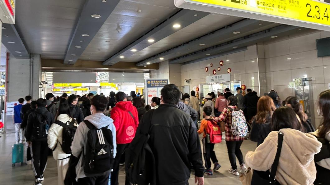 跨年散場更方便!台鐵運能開到滿 加開25班紅眼區間車
