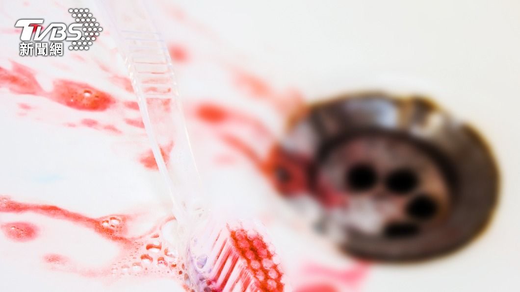 楊塔莎時不時就會從嘴裡吐出刀片、鐵釘。（示意圖／Shutterstock達志影像）