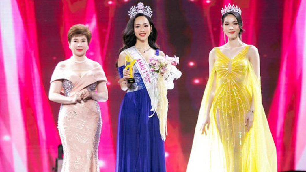 當頒獎人穿「透視裝禮服」挨轟 前選美亞軍:很羞愧