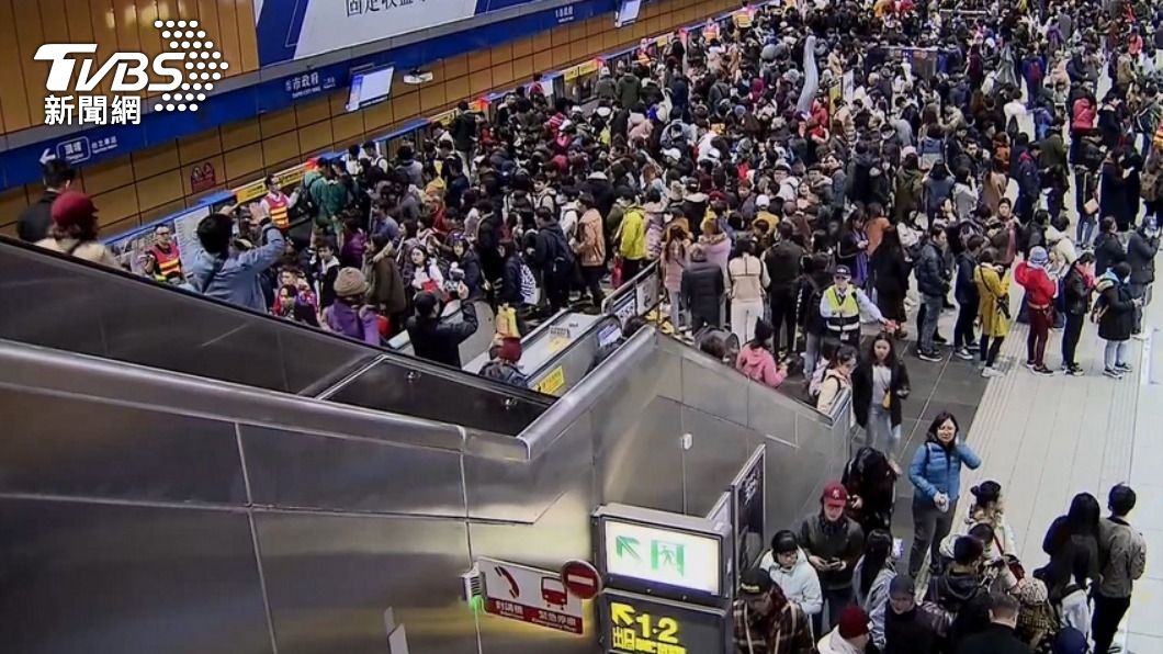 搭捷運也能戰南北!他見車廂1畫面氣炸 網笑:台北人不會