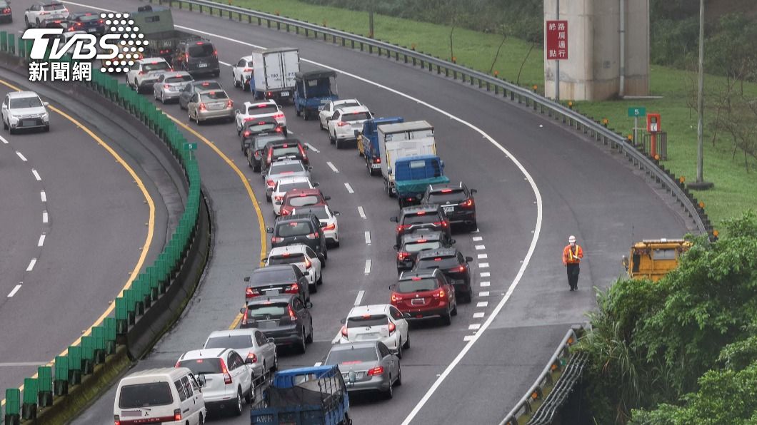 元旦出遊注意！國道14地雷路段　國5狂塞12小時