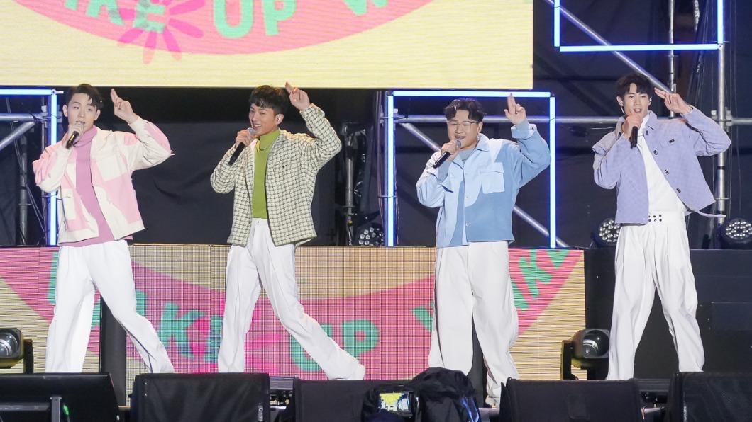 「機智男孩IT BOYZ」首次踏上跨年舞台。(圖/TVBS)