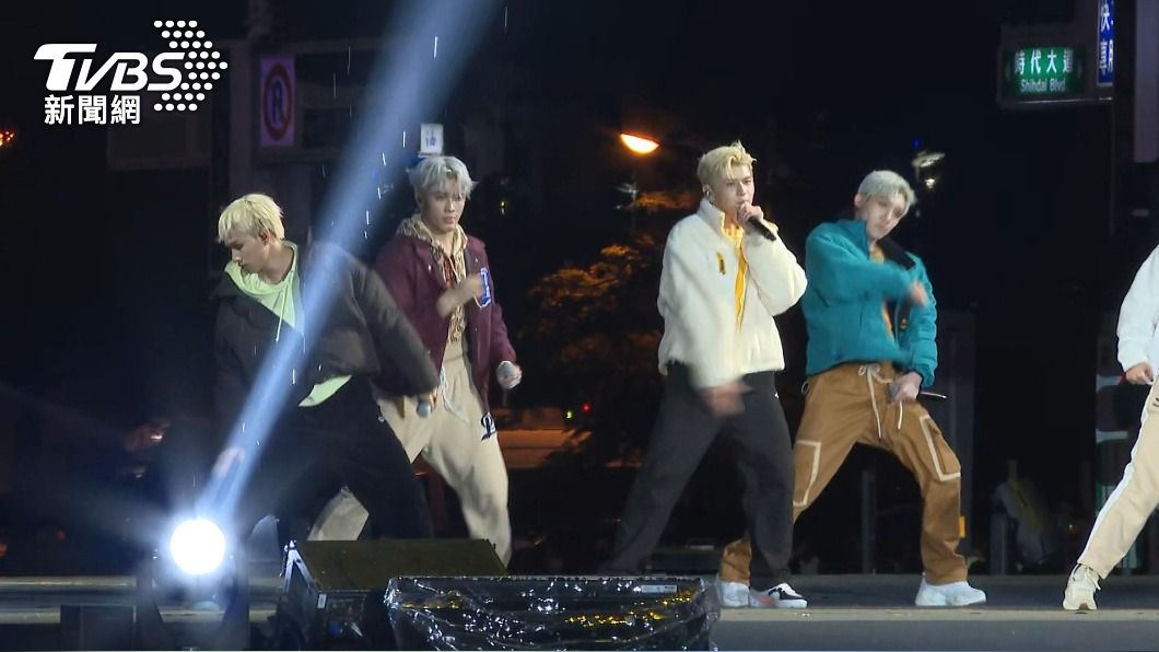 原子少年首登跨年舞台 金星、Ozone、天王星接力唱跳