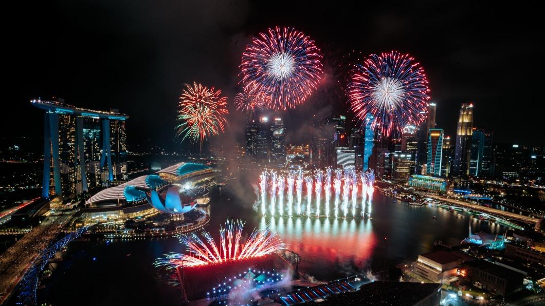 新加坡濱海灣跨年活動盛大回歸 煙火秀迎新年