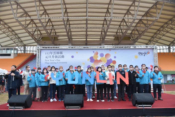 今天也是縣長張麗善生日，台上貴賓與台下民眾一同大聲祝賀縣長生日快樂