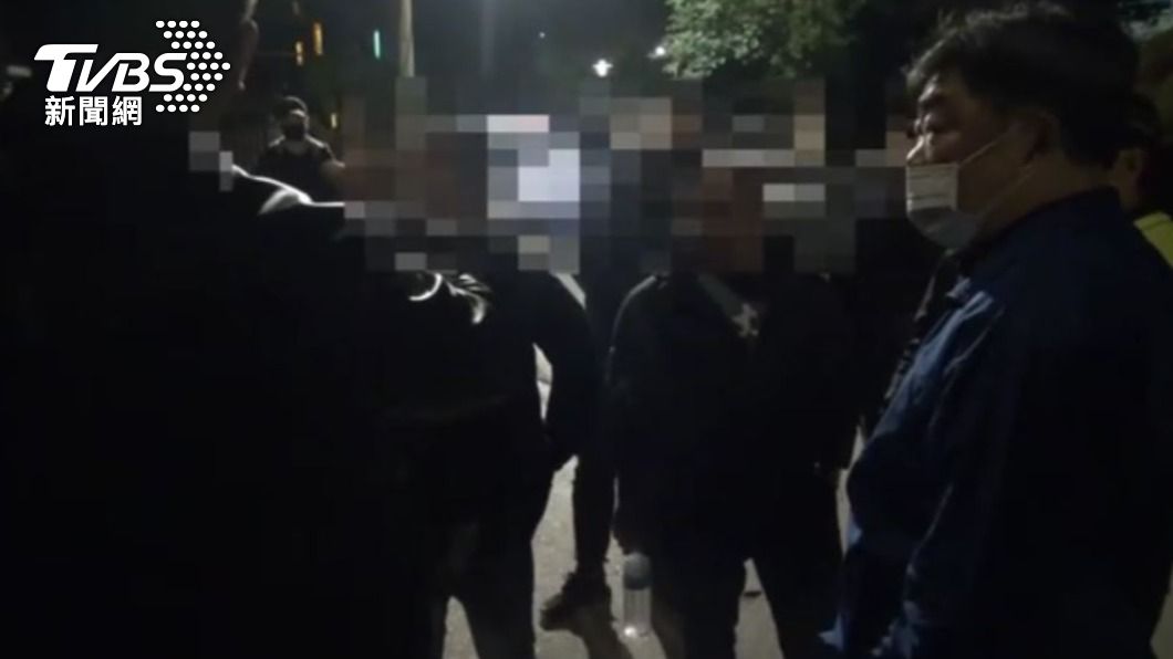 不能忍！妻勸鄰「開趴小聲」被賞巴掌　竹聯幫大哥撂小弟圍社區