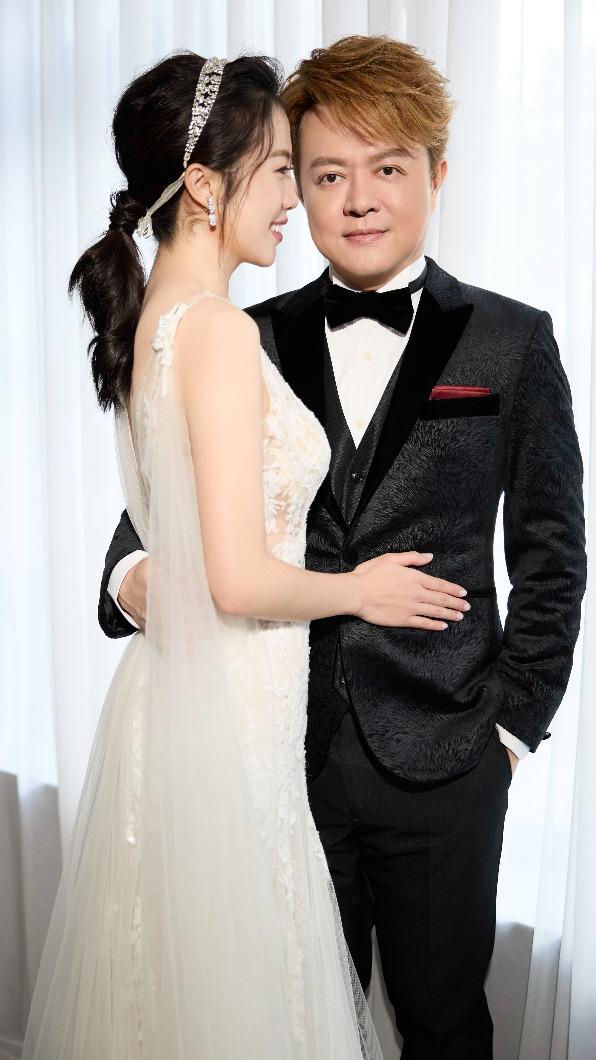 翁立友對於老婆相當低調。(圖/豪記唱片提供)