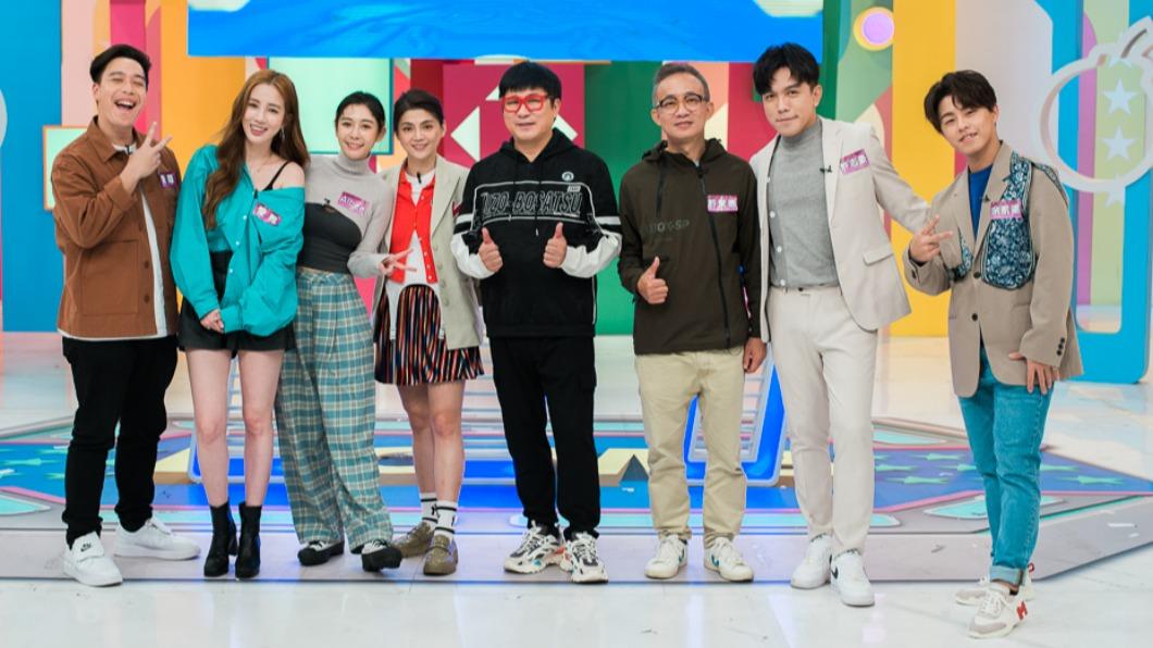 無尊（左起）、愛雅、Albee、葉欣眉、胡瓜、許常德、許志豪、余凱揚進棚錄影。（圖／衛視中文台提供）