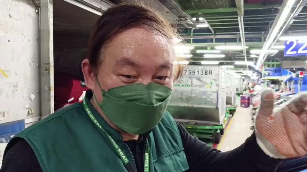 董座支援搬行李!長榮航勤今僅約30人請假 仍有航班被延誤