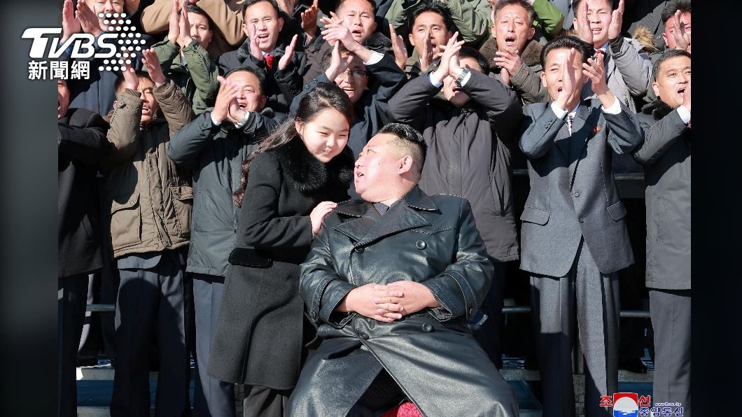 金正恩去年與女兒露面。(圖/達志影像路透社)