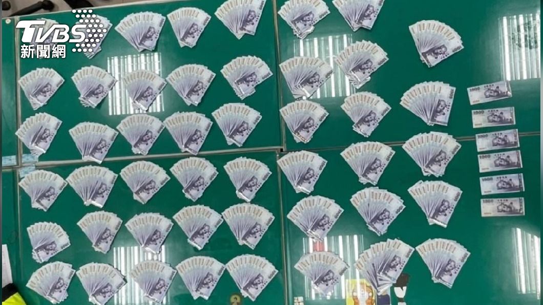 酒醉車上睡 皮包被偷走 警半小時抓人找回47萬現金