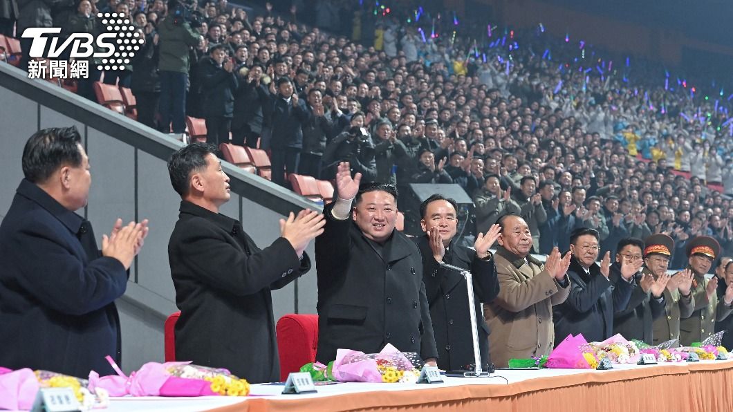 北韓領導人金正恩出席31日晚間的跨年慶典(圖/達志影像路透社)