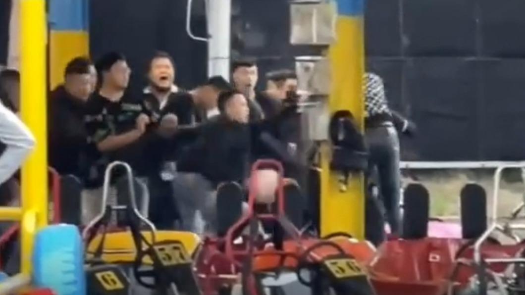 把卡丁車當碰碰車開 台北惡煞遭制止反持安全帽圍毆店員