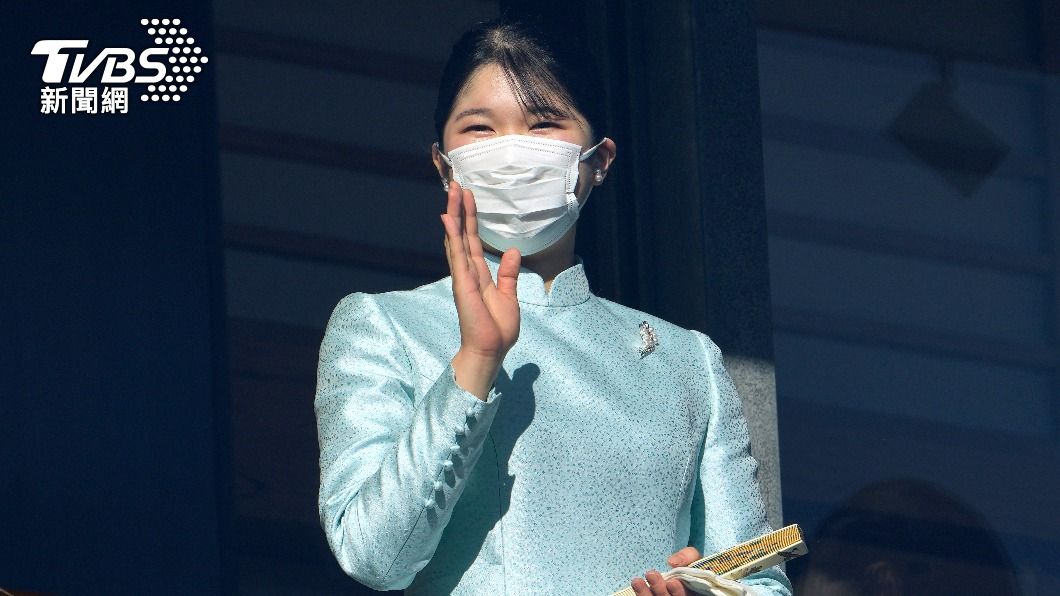 十萬人抽籤搶看!日皇室睽違三年辦新年參賀 愛子公主首亮相