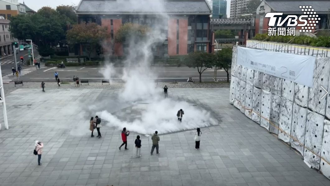 日本藝術家的地景藝術。（圖／TVBS）