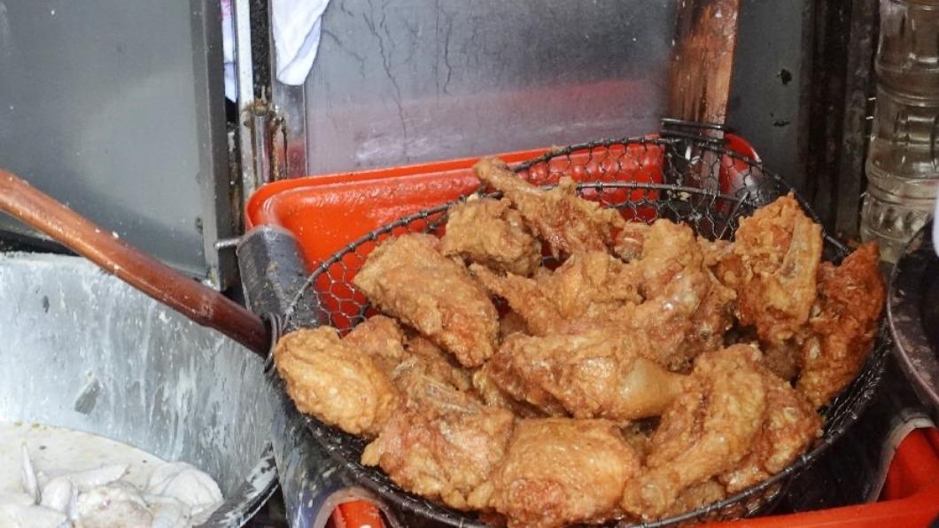 沒搶到這批炸雞,就要再等半小時。(圖/瑋瑋美食萬歲提供)