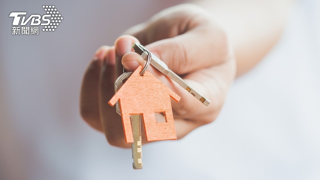原PO透露雙親幫哥哥和弟弟各準備一棟房自己卻沒有。(示意圖/shutterstock達志影像)