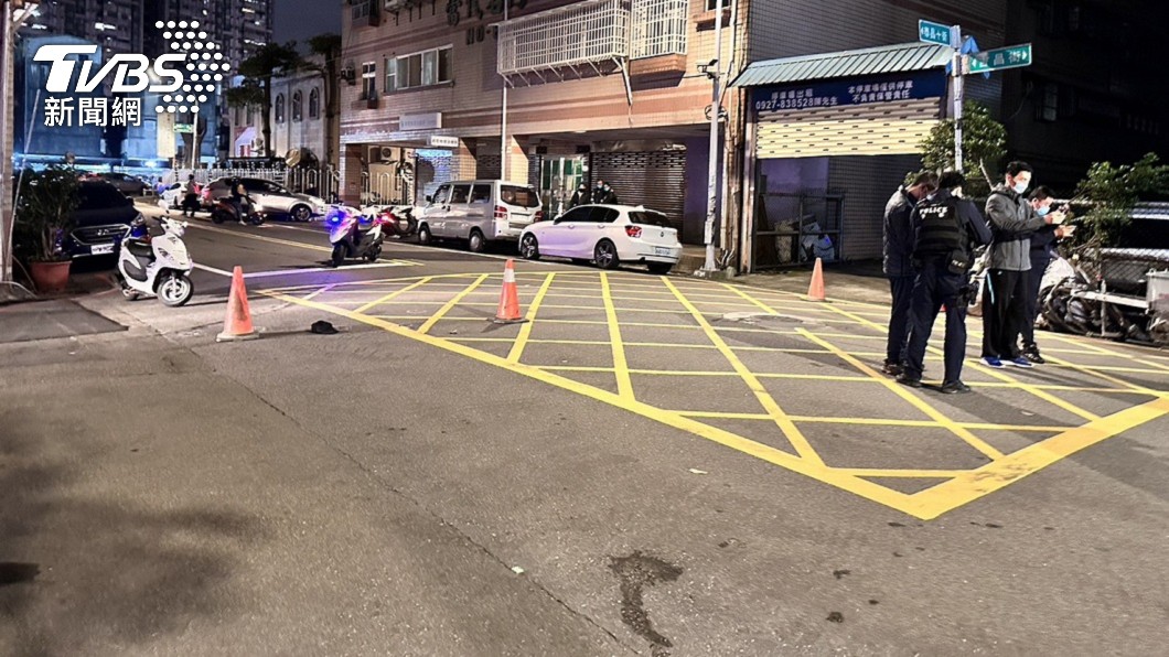 警方表示郭信一是出門倒垃圾時遭槍手伏擊。(圖/TVBS)