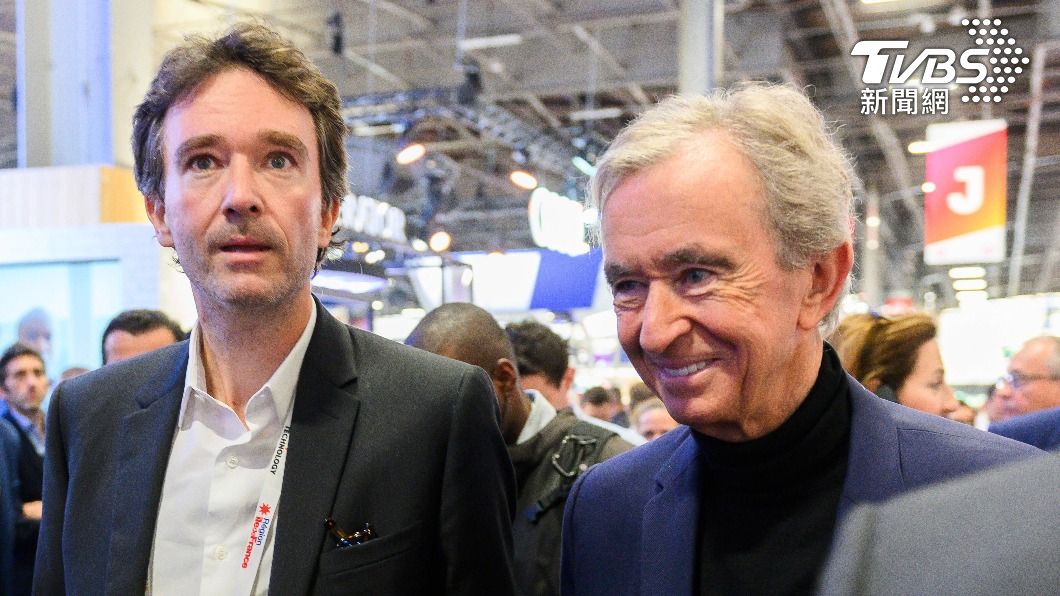 阿爾諾（右）與他的兒子Antoine Arnault（左）。（圖／達志影像美聯社）