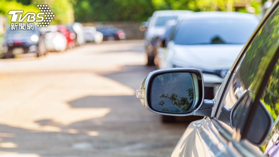 網友未曾想將車輛停放在公共停車格也會遭潑糞水。(示意圖/Shutterstock達志影像)