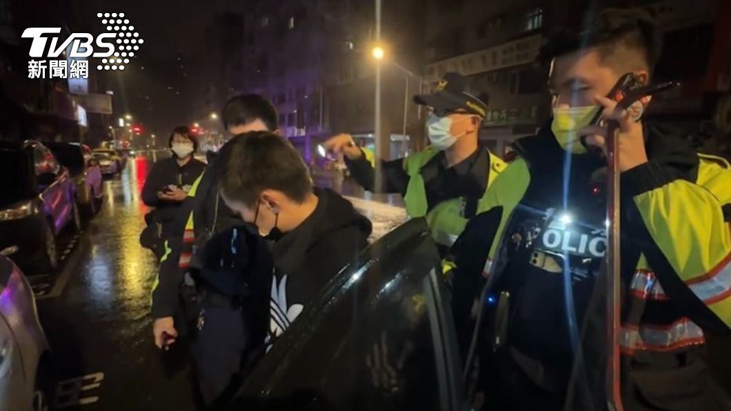 警方發現竊賊連車都是剛偷來的。(圖/TVBS)