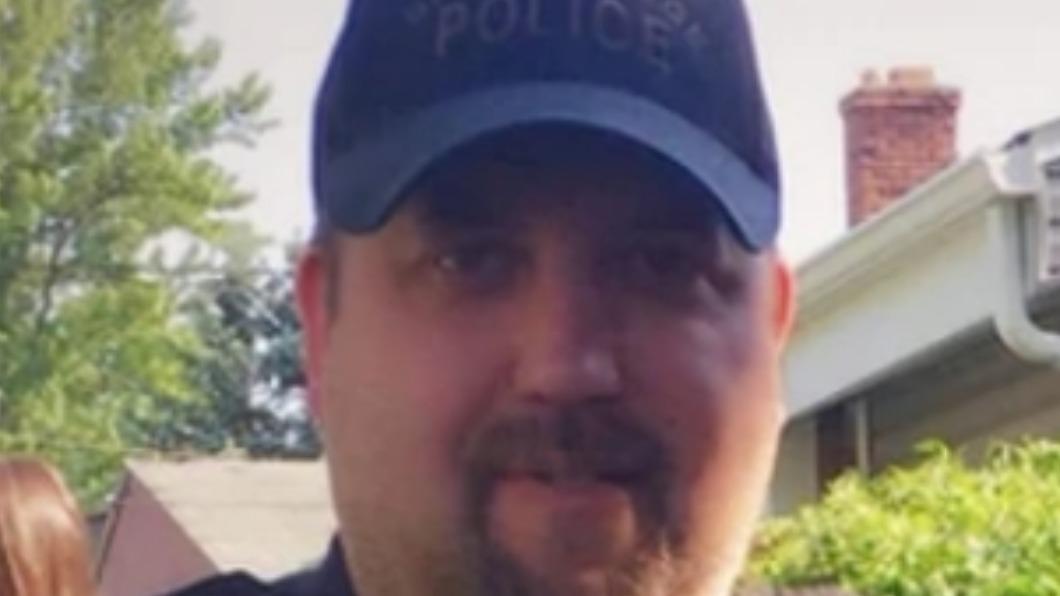 布拉肯里奇警察局長麥金泰爾(Justin McIntire)頭部重彈殉職。(圖/翻攝自《WPXI》)